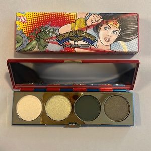 MAC Cosmetics Wonder Woman Eye Quad in ‘Valiant’, New…Never Used in box. Rare!